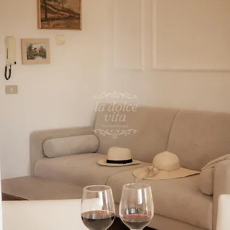 La Dolce - 10 Min Da A1 Autostrada, Terrazza Sul Tramonto , Vista Panoramica Sulle Colline Apartmán *